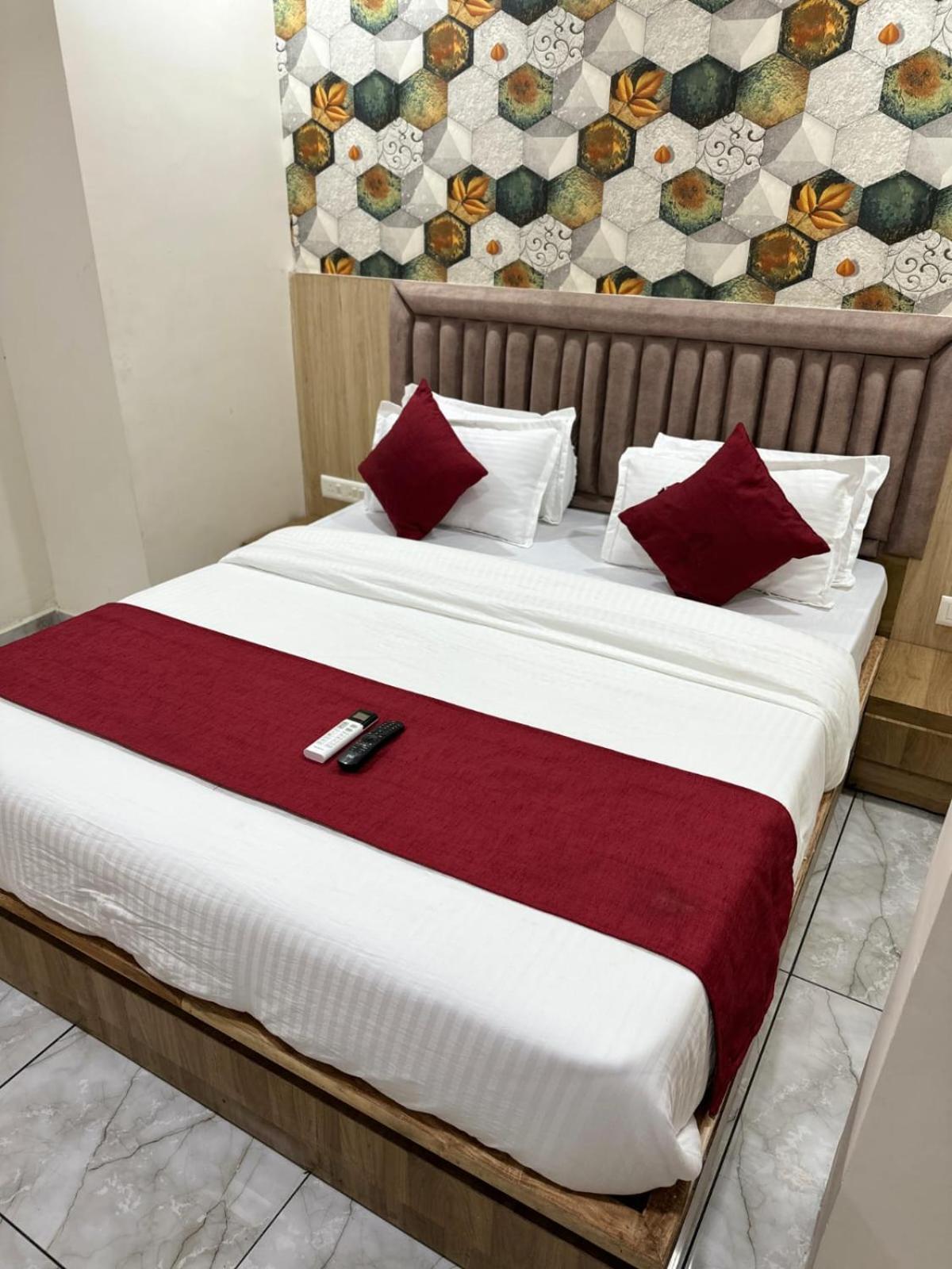 Hotel Alpine Ahmedabad Exterior foto