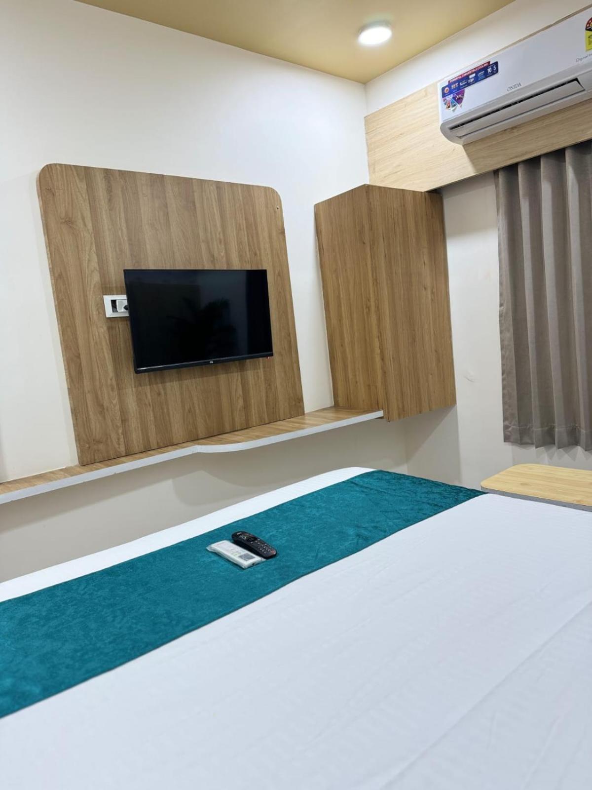 Hotel Alpine Ahmedabad Exterior foto