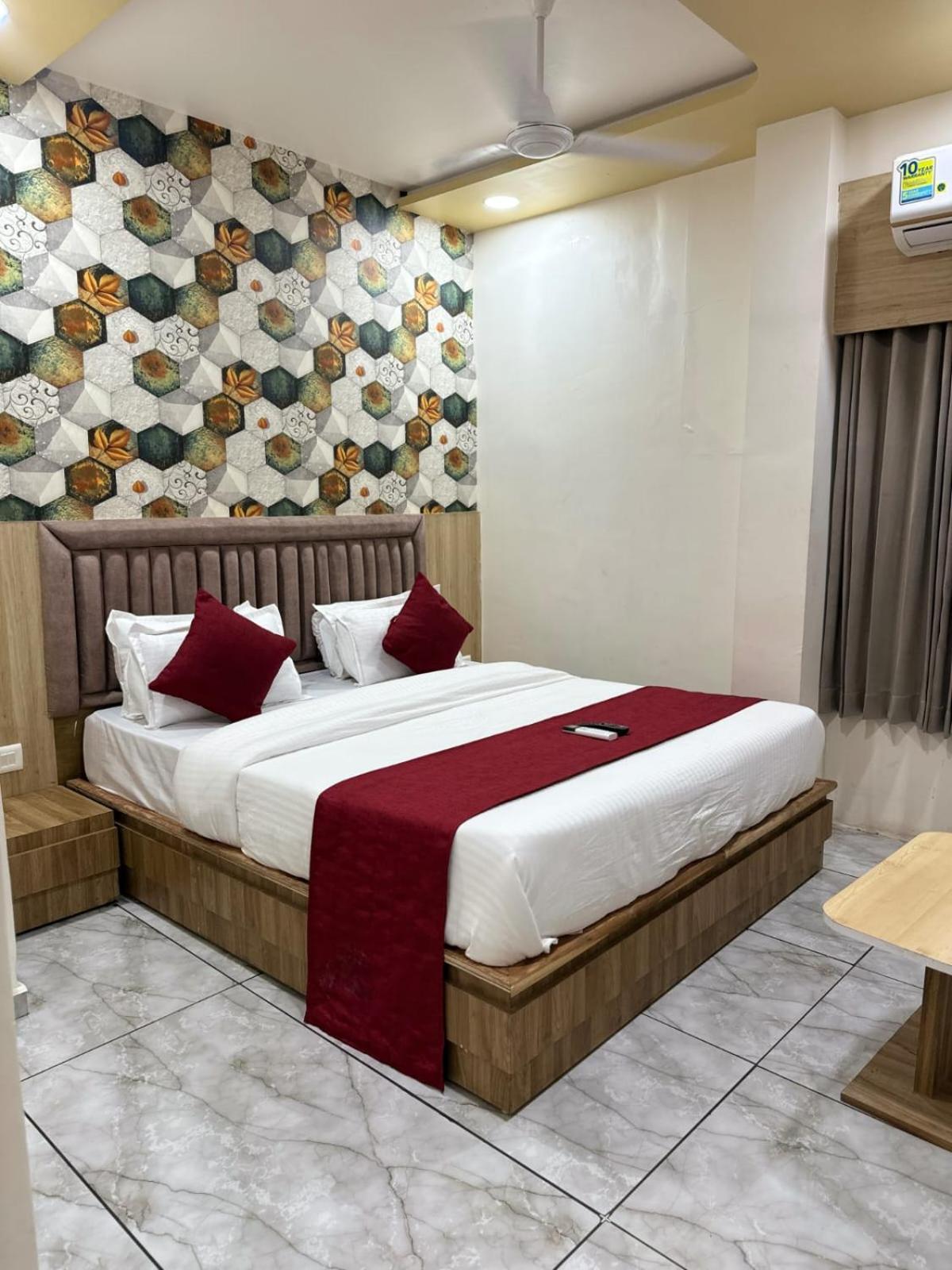 Hotel Alpine Ahmedabad Exterior foto