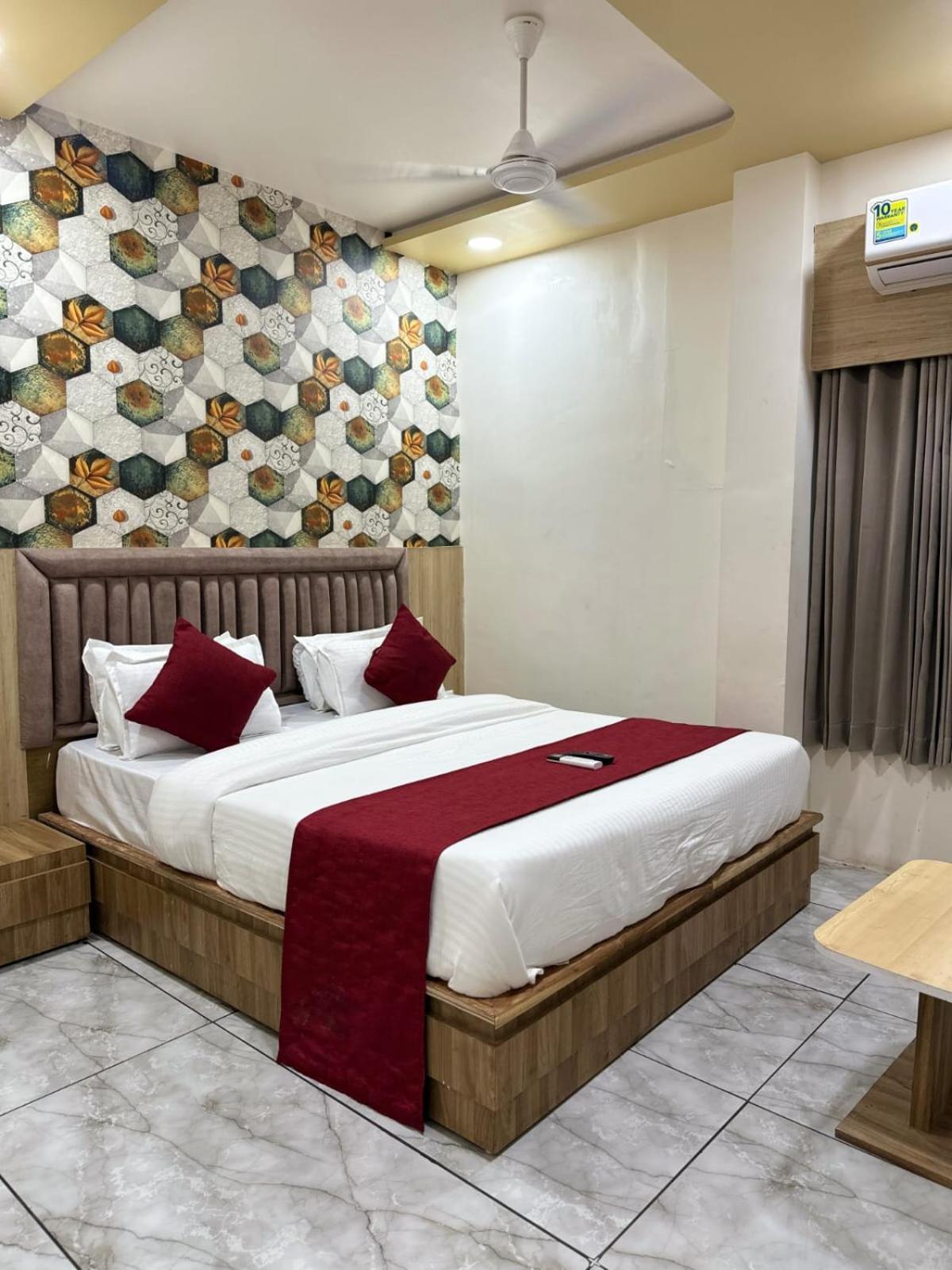 Hotel Alpine Ahmedabad Exterior foto