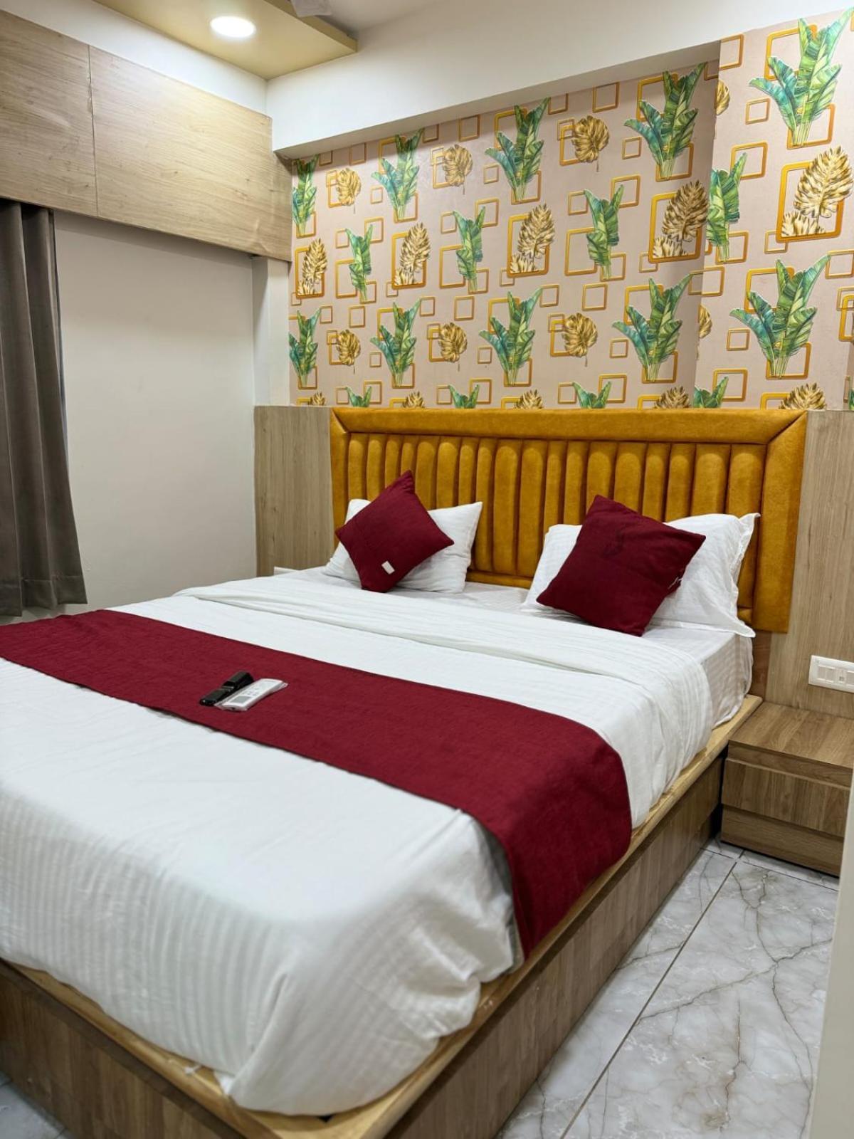 Hotel Alpine Ahmedabad Exterior foto