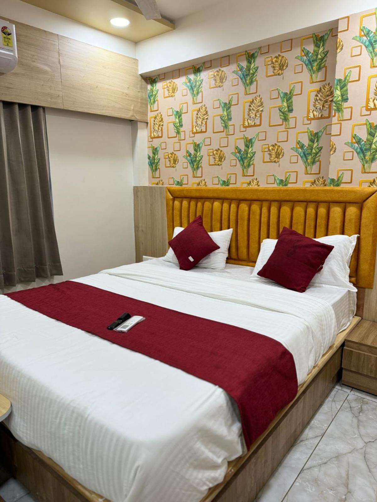 Hotel Alpine Ahmedabad Exterior foto