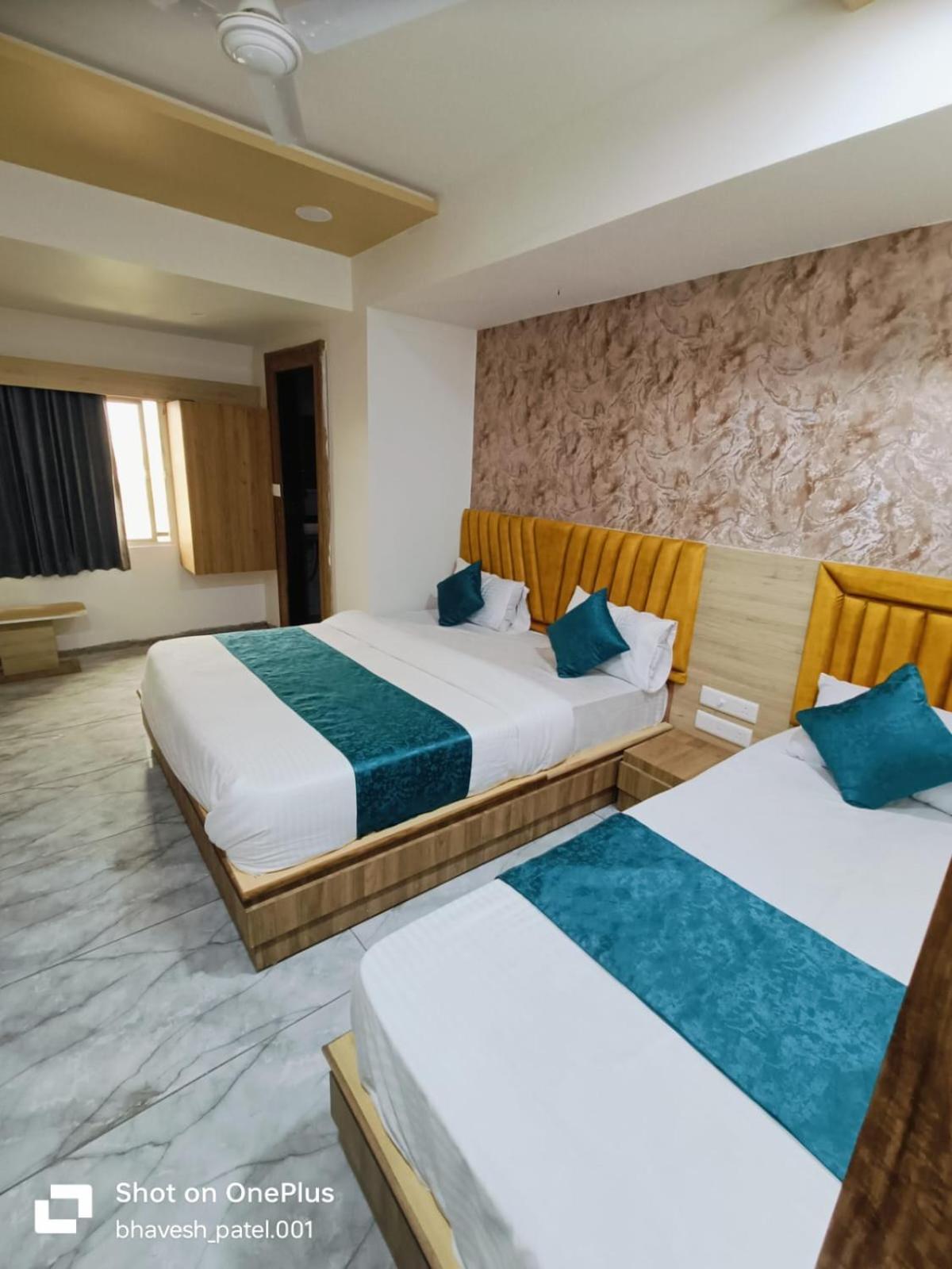 Hotel Alpine Ahmedabad Exterior foto