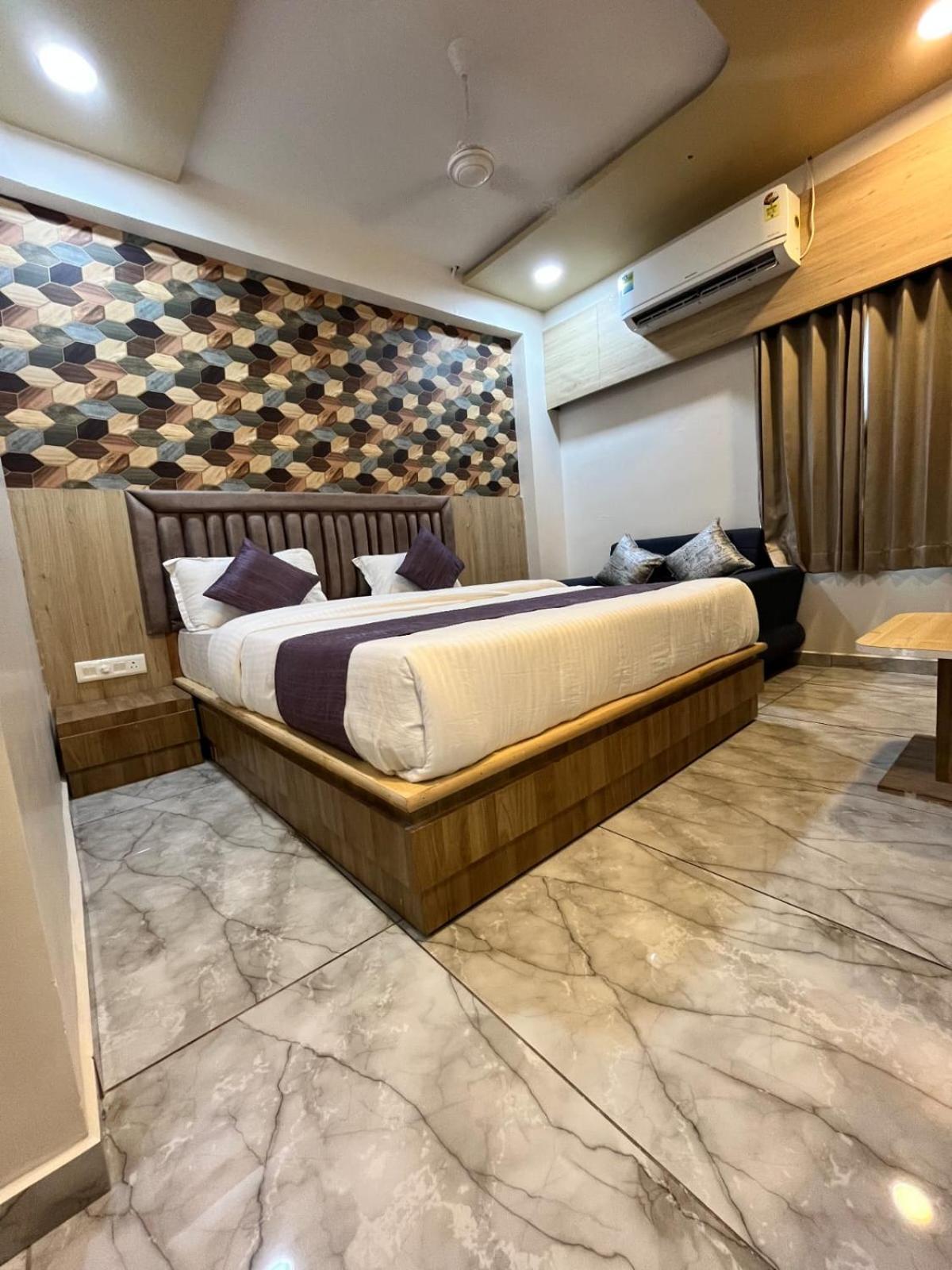 Hotel Alpine Ahmedabad Exterior foto
