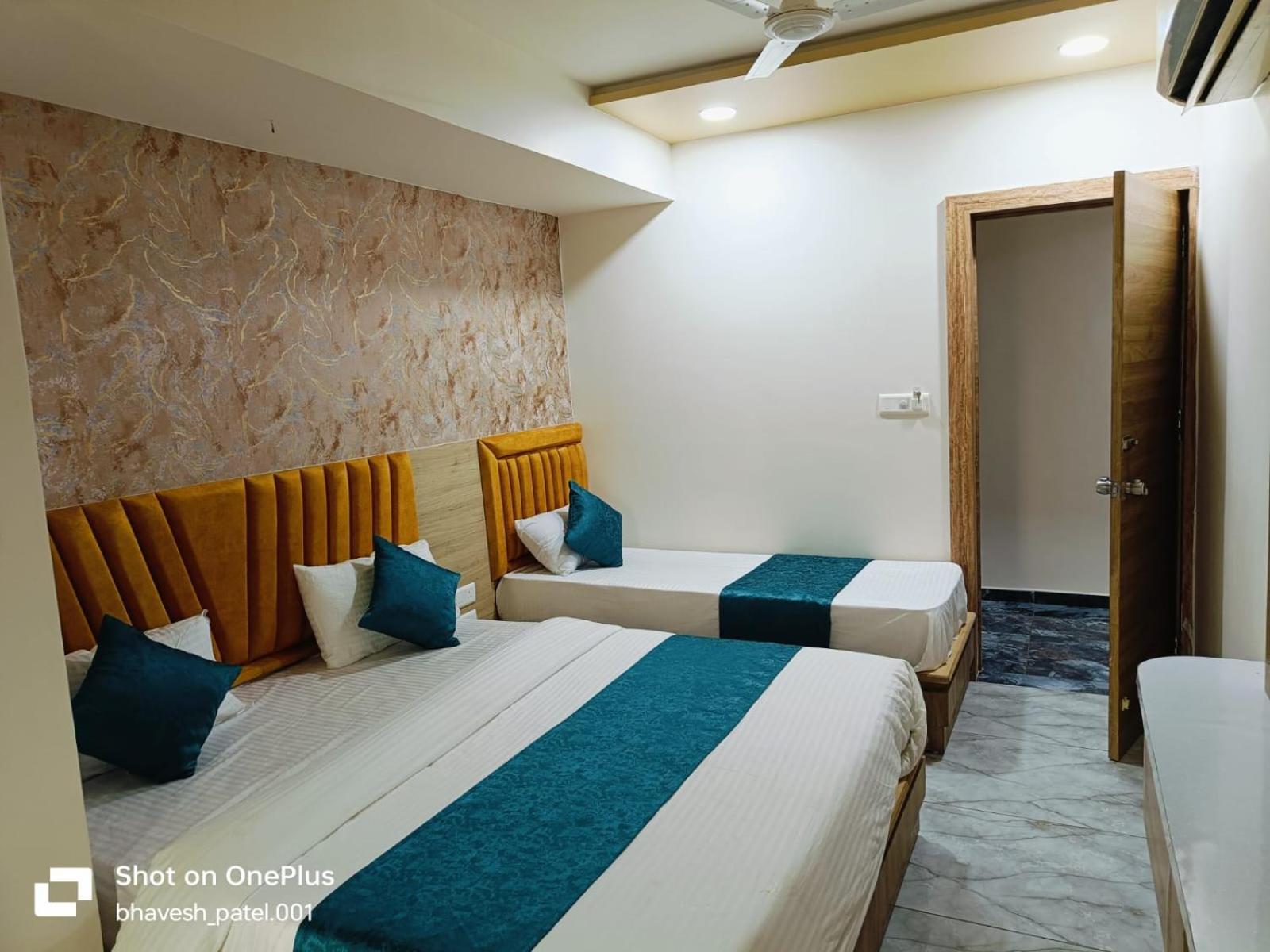 Hotel Alpine Ahmedabad Exterior foto