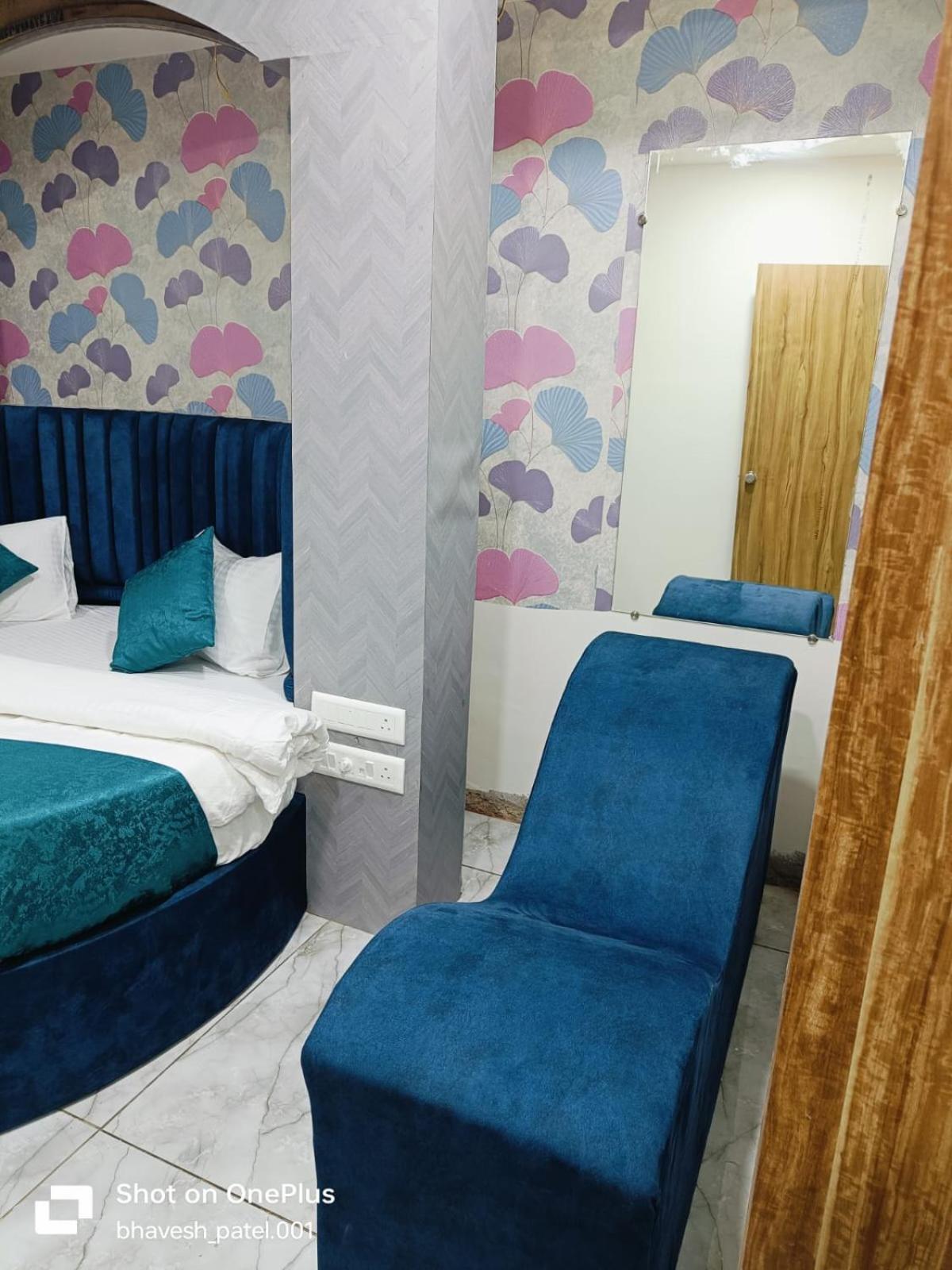 Hotel Alpine Ahmedabad Exterior foto